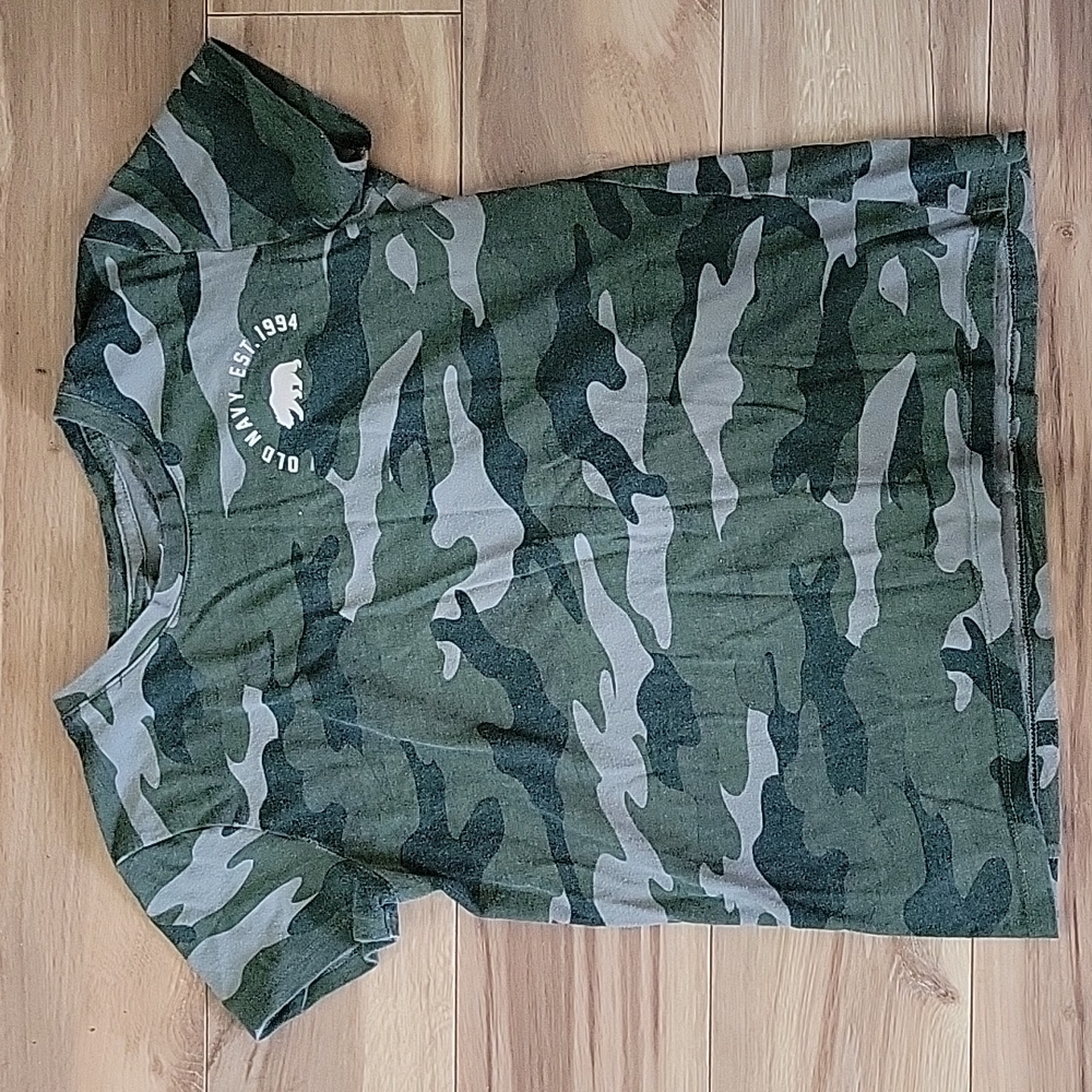 Old Navy camo tee